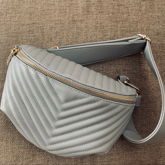 Steve Madden Handbags - Steve Madden Chevron Quilted Belt Bag